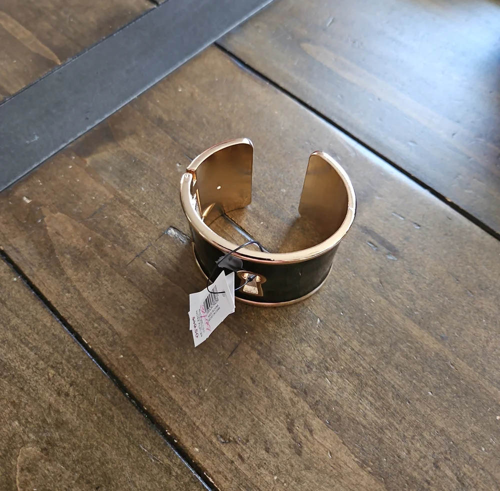 NWT Chico's Cuff W Keyhole